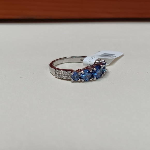 925 Sterling Silver Ring - Picture 2 of 3